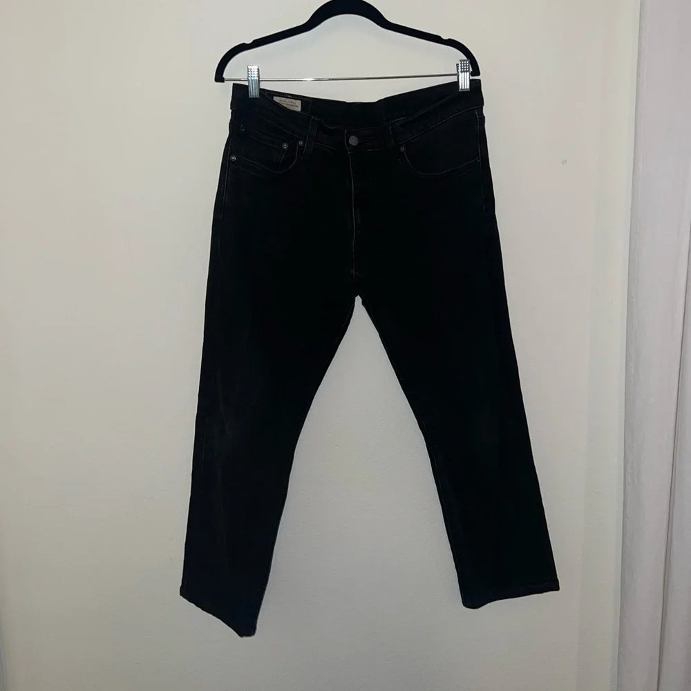 Men’s 33/30 Levi slim straight black jeans